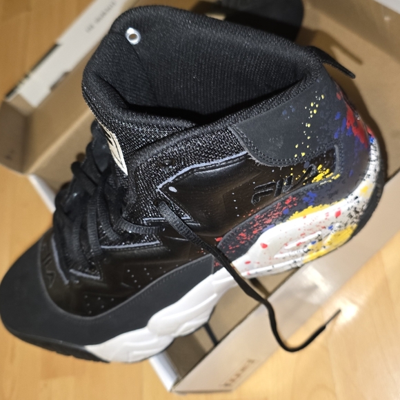 Men Fila Runners - Picture 2 of 4